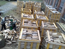 Chopped firewood on sale, on pallets €0