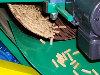 Make wood pellets with mill
